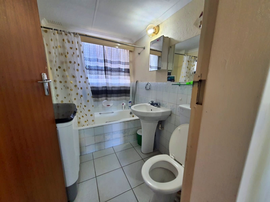 1 Bedroom Property for Sale in Potchefstroom North West